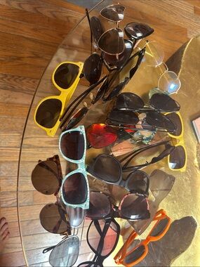 Assorted Sunglasses Lot - Mixed Colors